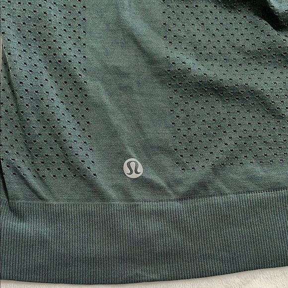 Lululemon Athletica Green Muscle Tee with Cut Out Design - Picture 6 of 10